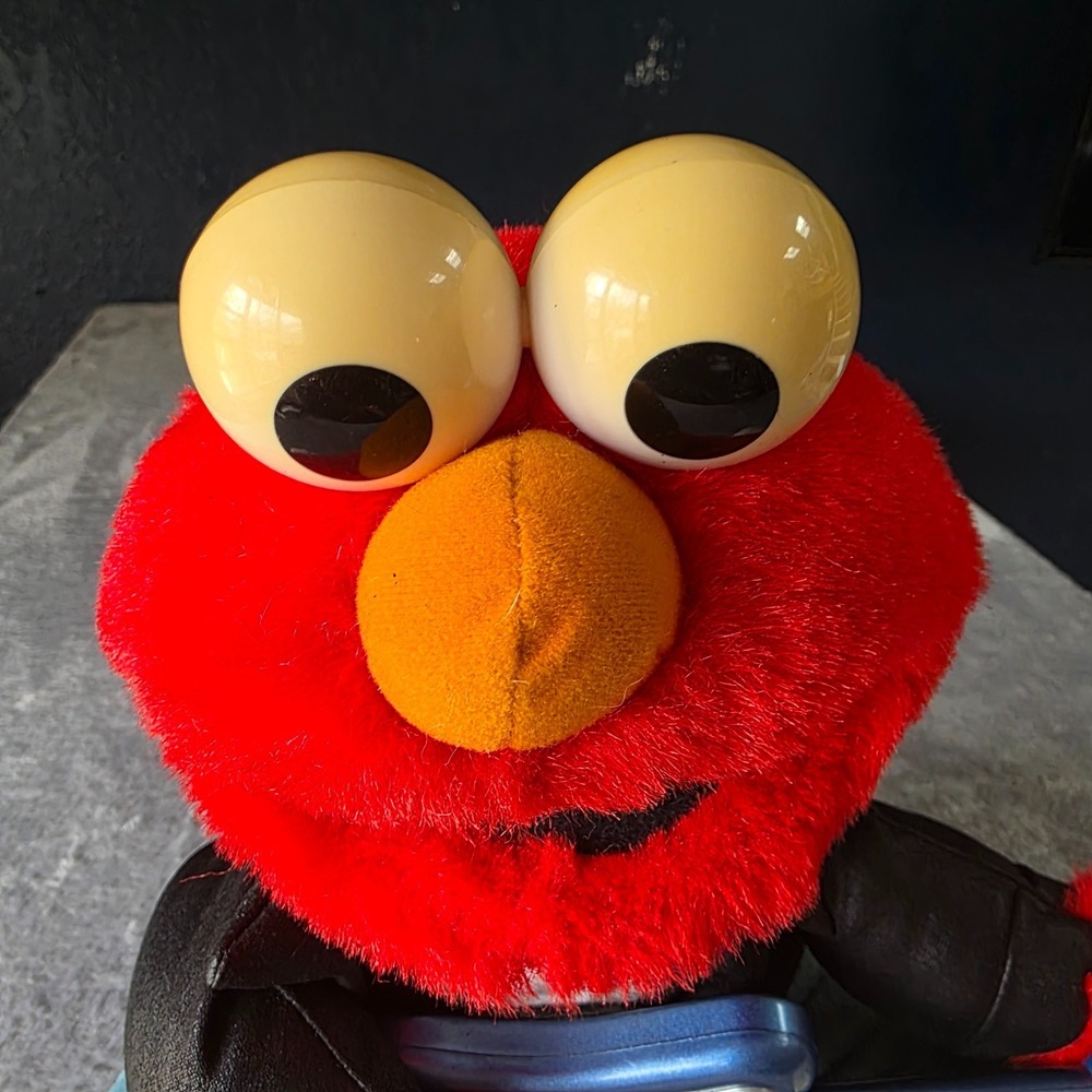 Elmo Rock N Roll Elmo Guitar Plays Music Sings And Shakes 1997 Working - Picture 2 of 6